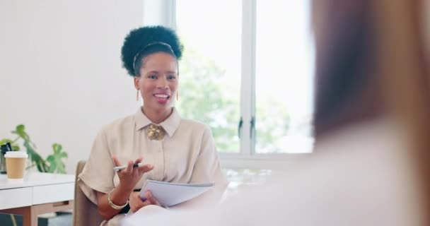 Talking Business Woman Teamwork Meeting Documents Paper Ideas Planning Circle — Vídeos de Stock