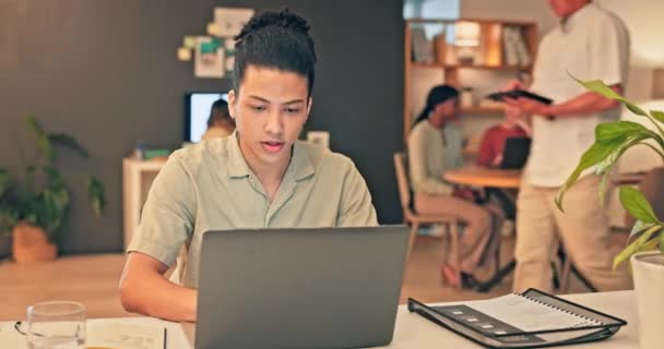 Office Laptop Business Man Typing Feedback Review Social Network Customer — Vídeo de stock