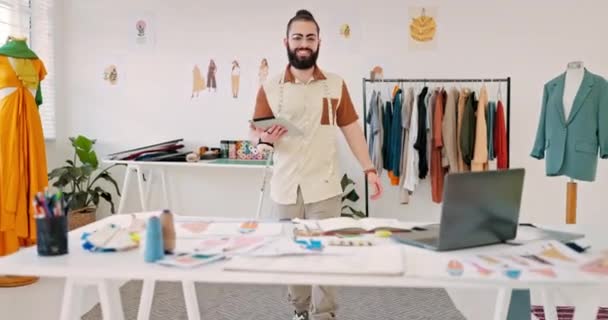Homme Créatif Créateur Mode Visage Tailleur Debout Bureau Avec Sourire — Video