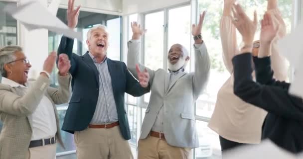 Senior Business People Feier Und Papier Der Luft Für Erfolg — Stockvideo