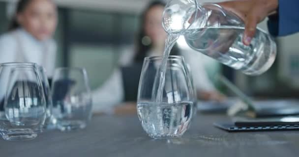 Business People Hands Pouring Glass Water Meeting Discussion Planning Table — 图库视频影像