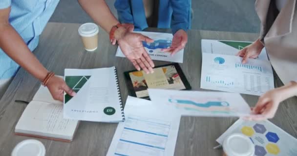 ブランディング データ分析 マーケティングのための会議でビジネスの人々との戦略 チームワーク コラボレーション 目標のためのオフィスの従業員とのサポート アイデアやチャート — ストック動画