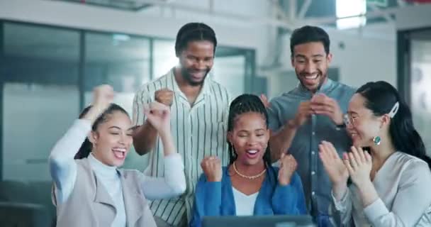 Happy Applause Business People Laptop Smile Company Growth Partnership Celebrate — Vídeos de Stock