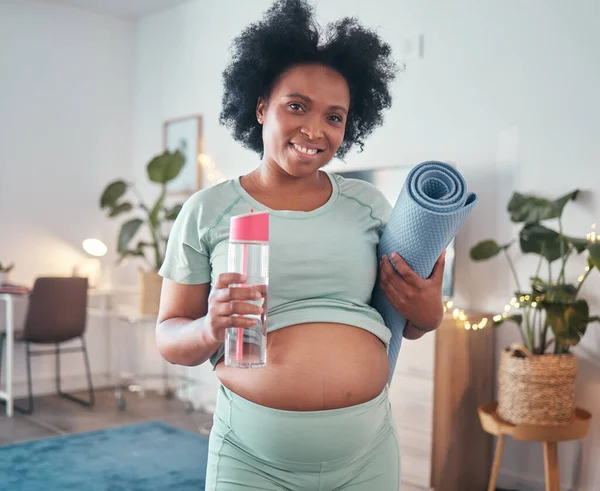Pregnant Yoga Portrait Black Woman Home Ready Start Exercise Training — Fotografia de Stock