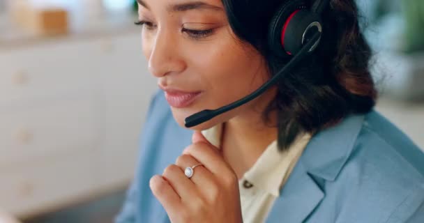 Kadını Tele Pazarlama Için Çağrı Merkezi Mikrofon Müşteri Desteği Ofisteki — Stok video