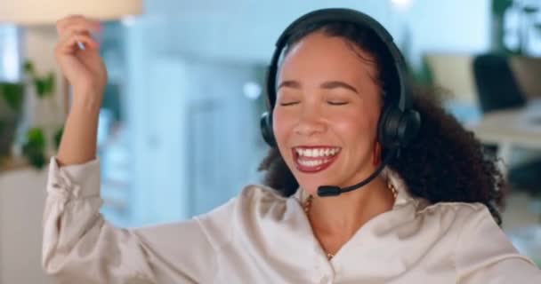 Call Center Woman Winning Success Celebration Achievement Crm Happy Employee — Stock video