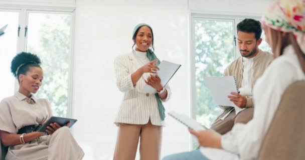 Business Woman Speaker Mentor Training Workshop Presentation Company Growth Target — 图库视频影像
