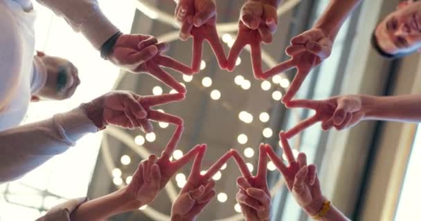 Groep Handen Sterrenbeeld Business Team Samen Met Zon Teamwork Gebaar — Stockvideo