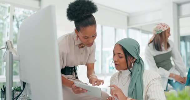 Women Startup Coaching Conversation Desk Tablet Computer Question Mentor Office — Video