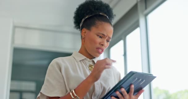Стресс Головная Боль Черная Женщина Бизнес Планшете Офисе 404 Технологический — стоковое видео