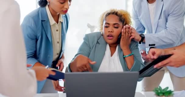 Business Woman Laptop Overwhelmed Workload Colleagues Multi Tasking Office Female — Αρχείο Βίντεο
