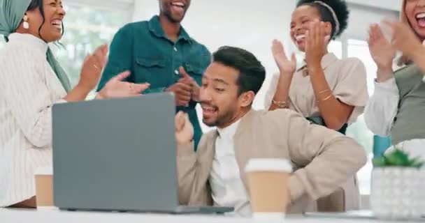 Businessman Dance Laptop Success Clapping People Digital Marketing Growth Sale — Stockvideo