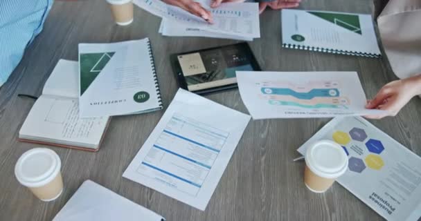 Planejamento Trabalho Equipe Documentos Com Empresários Reunião Para Branding Análise — Vídeo de Stock