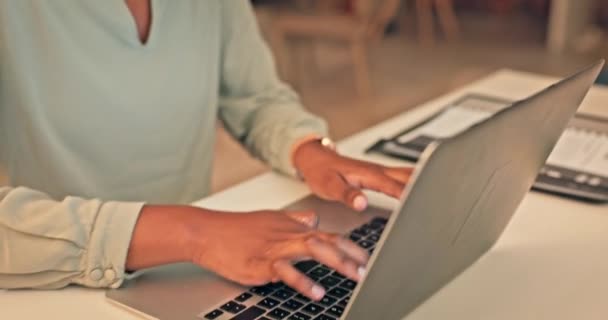 Office Laptop Typing African Woman Review Social Network Feedback Customer — Vídeos de Stock