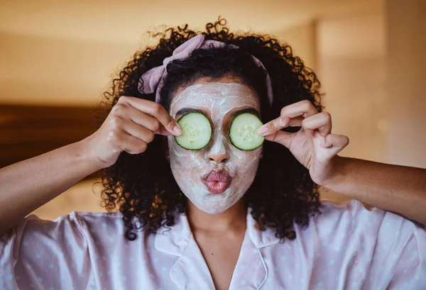 Cucumber Eyes Skincare Facial Black Woman Bedroom Grooming Having Fun — 스톡 사진