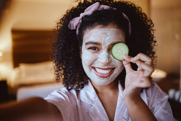 Portrait Selfie Cucumber Woman Mask Happy Smile Facial Skincare Grooming — 스톡 사진