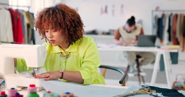 Fashion Designer Woman Sewing Machine Creative Fabric Creation Production Design — Vídeo de stock