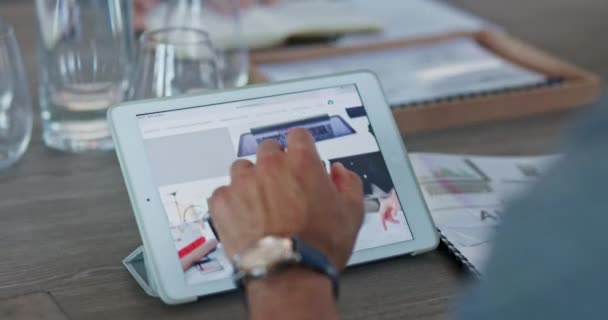 Mãos Pesquisa Homem Negócios Com Tablet Reunião Para Comunicação Networking — Vídeo de Stock