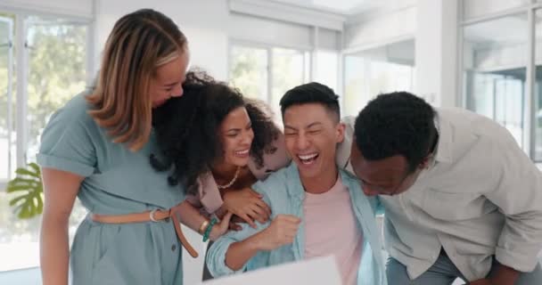 Happy Hug Business People Smile Company Growth Office Joke Celebrate — Αρχείο Βίντεο