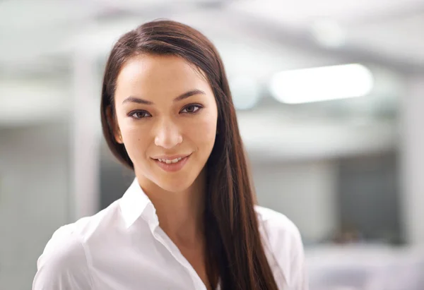 Shes Got Brains Beauty Portrait Attractive Young Businesswoman Standing Office — Φωτογραφία Αρχείου