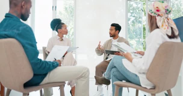 Businessman Talking Diversity Meeting Tablet Paper Documents Company Office Training — Vídeos de Stock