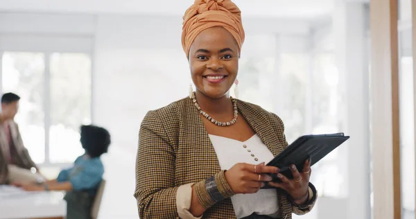 Business Woman Face Tablet Office Boardroom Digital Marketing Management Teamwork — Stock Fotó