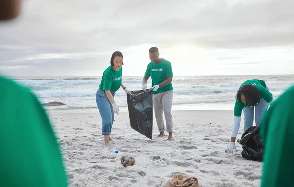 Teamwork Charity Recycling People Beach Sustainability Environment Eco Friendly Climate — Stok Foto