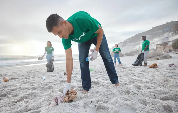 Munca Echipă Curățarea Reciclarea Omul Plajă Pentru Durabilitate Mediu Eco — Fotografie, imagine de stoc