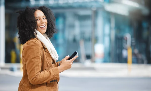 City Phone Portrait Black Woman Walking Communication Social Media Networking — Foto Stock