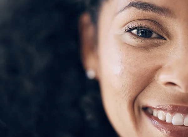 Closeup Black Woman Cosmetics Portrait Natural Beauty Dermatology Confident Lady - Stock-foto