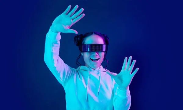 Virtual Reality Glasses Wow Woman Tech Futuristic Gaming Cyber World — Stock Fotó