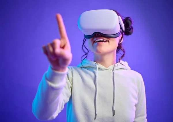Virtuális Valóság Szemüveg Metaverse Egy Kezét Futurisztikus Játék Cyber Világ — Stock Fotó