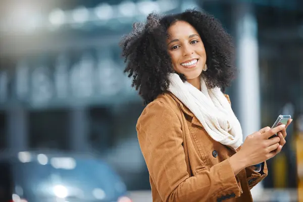 Phone Happy Portrait Black Woman City Networking Social Media Mobile — Foto Stock