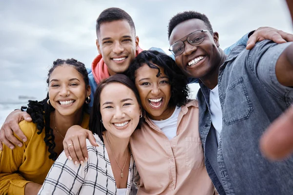 Selfie Diversity Portrait Friends Holiday While Having Fun Together Weekend — Stockfoto