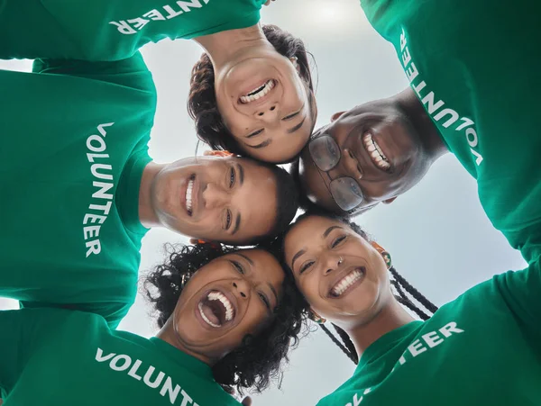 Teamwork Support Vrijwilligerswerk Met Mensen Het Strand Voor Duurzaamheid Milieu — Stockfoto