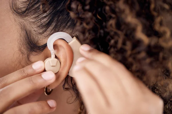 Κοντινό Πλάνο Κουφός Και Γυναίκα Κοχλιακό Εμφύτευμα Για Ακοή Ήχο — Φωτογραφία Αρχείου