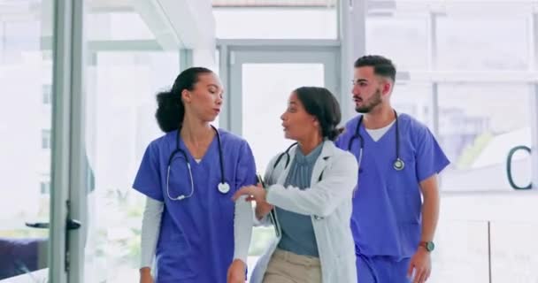Healthcare Team Doctors Running Hallway Emergency Help Crisis Hospital Professional — Stockvideo
