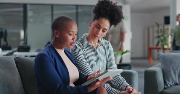 Tablet Company Lounge Women Teamwork Financial Portfolio Review Stock Market — Video Stock