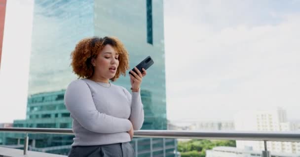 Digital City Black Woman Phone Call Loud Speaker Communication Networking — Stock video
