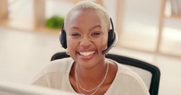Black Woman Face Call Center Contact Employee Crm Communication Headset — Stock video
