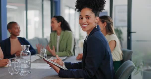 Mujer Negra Tableta Retrato Reunión Oficina Para Planificación Línea Estrategia — Vídeo de stock