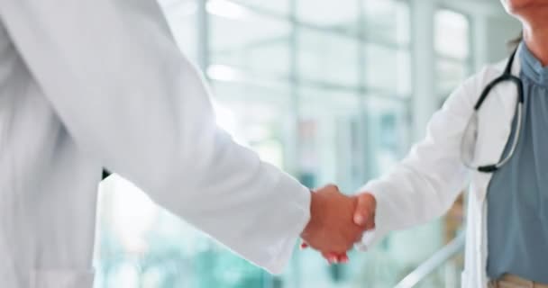 Doctor Hand Handshake Partnership Deal Agreement Greeting Discussion Hospital Healthcare — Wideo stockowe