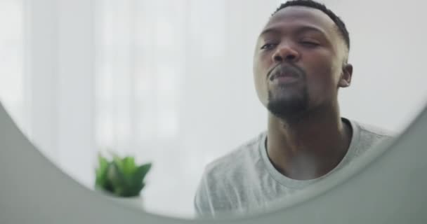 Black Man Rinsing Mouth Mirror Dental Healthcare Cleaning Hygiene Start — Vídeo de Stock