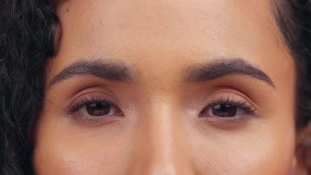 Ögon Ansikte Och Vision Kvinnan Med Fokus Medvetenhet Och Kosmetika — Stockvideo