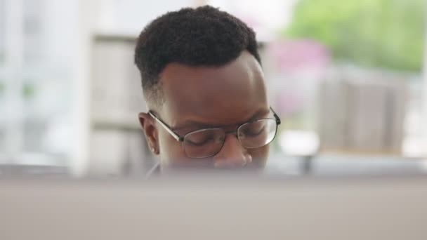 Hacker Cyber Security Serious Black Man Programmer Thinking Coding Web — Vídeo de Stock