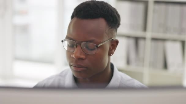Face Cyber Security Serious Black Man Programmer Thinking Coding Web — Vídeo de Stock