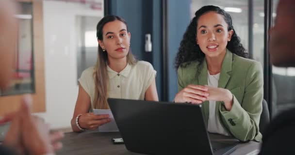 Laptop Colaboração Grupo Diversidade Mulheres Brainstorming Crescimento Financeiro Mercado Ações — Vídeo de Stock