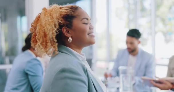 黑人妇女 肖像画和领导办公室会议 董事会合作和业务团队合作 全球金融公司战略规划中的微笑 快乐和企业管理 — 图库视频影像