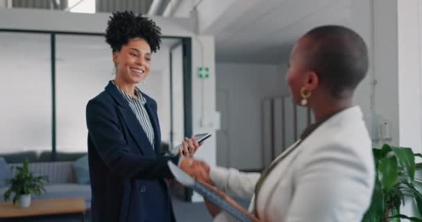 Business Woman Shaking Hands Client Office Meeting Onboarding Partnership Corporate — Vídeo de Stock
