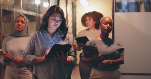 Walking Night Women Tablet Overtime Leaving Office Late Corporate Shift — Video
